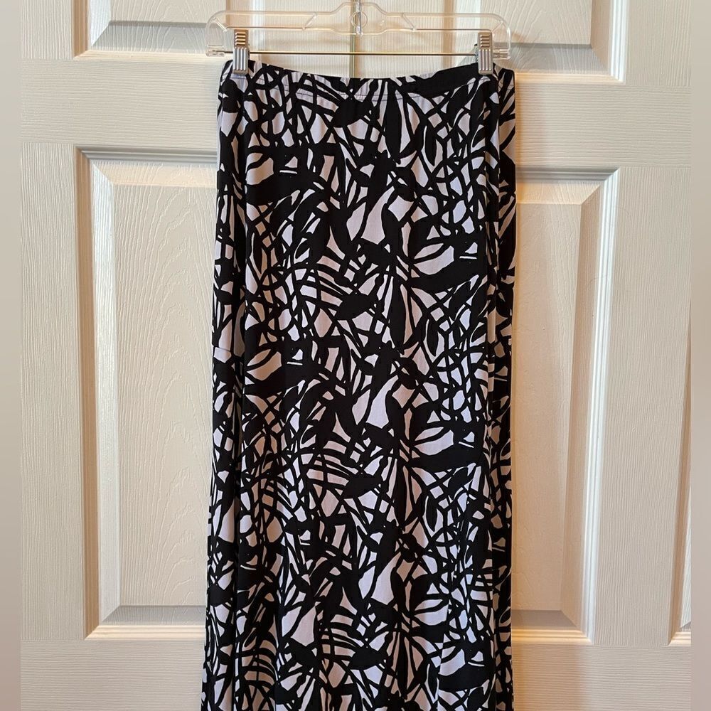 BLACK AND WHITE ELASTIC WAIST SKIRT BY EAST 5th SIZE LARGE EUC - Picture 4 of 7